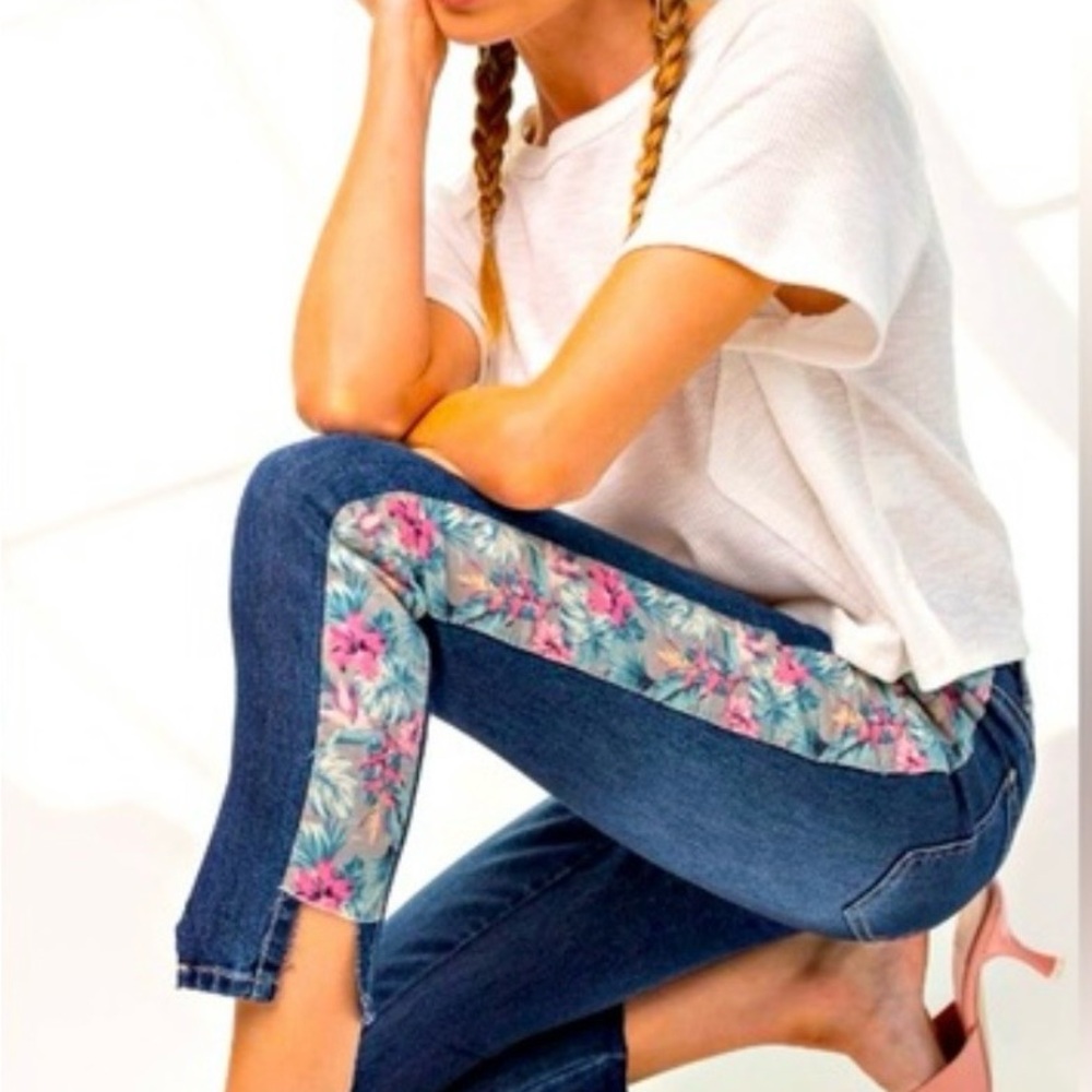 Floral Trim Women's Cropped Jeans